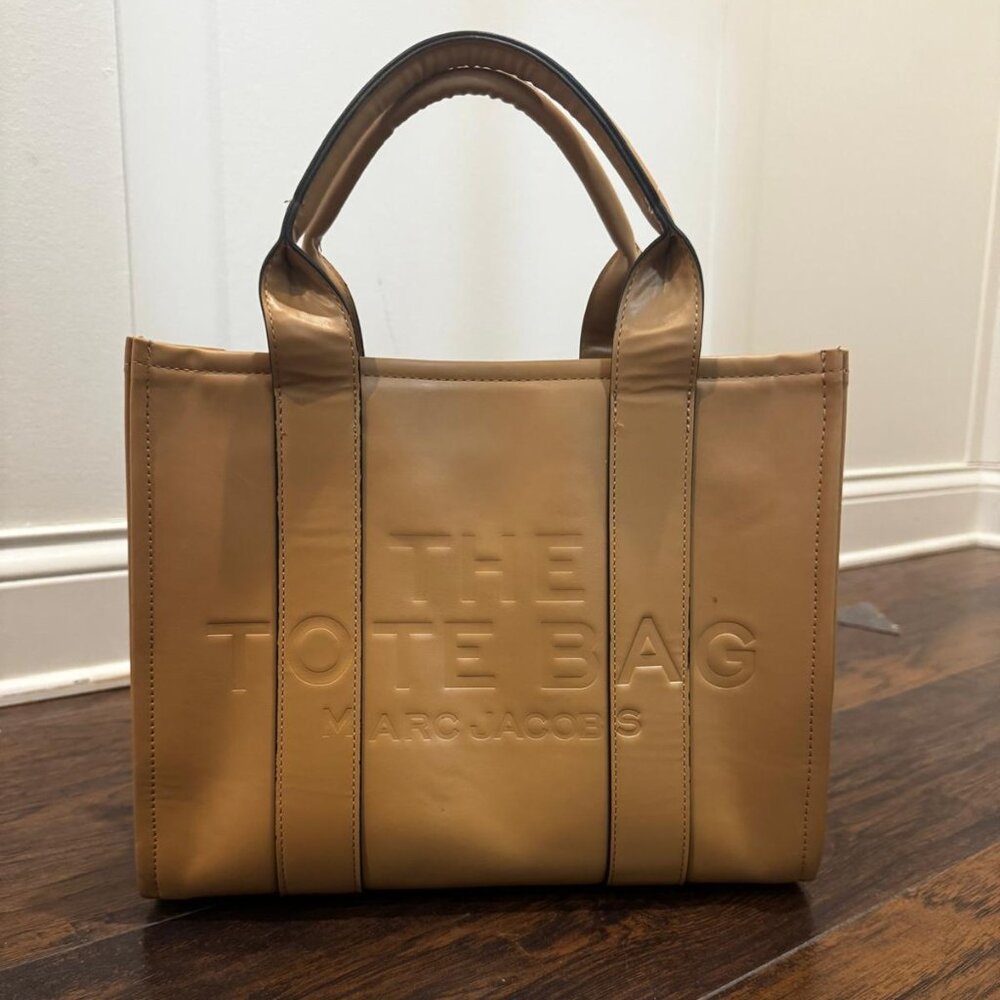 The Tote Bag Leather Medium Traveler Tote Bag